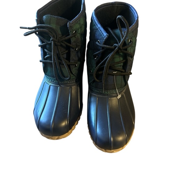 St. John's Bay Black and Green Raining  Quilted Boots - Picture 5 of 6